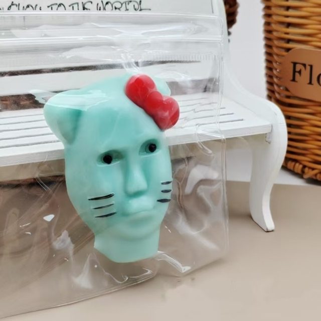 Mint Kitty Face With Red Bow Squishy