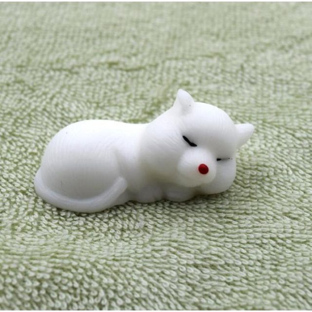 Napping White Kitty Mochi Squishy