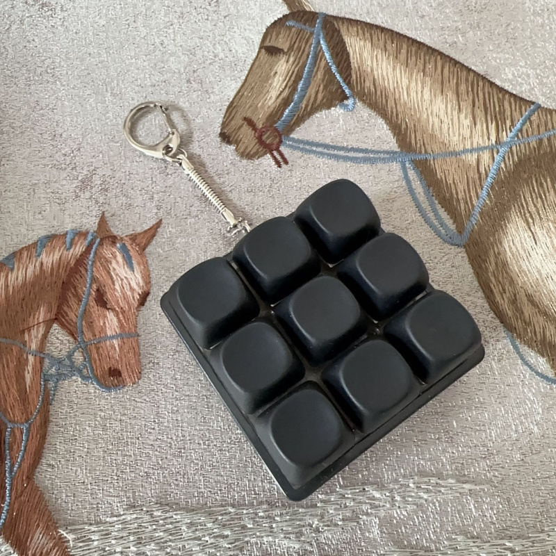 9-Key Keyboard Clicker Keychain Fidget โ photo 3
