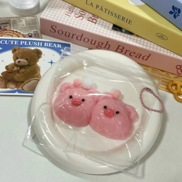Two Little Piggies Mochi Squishy