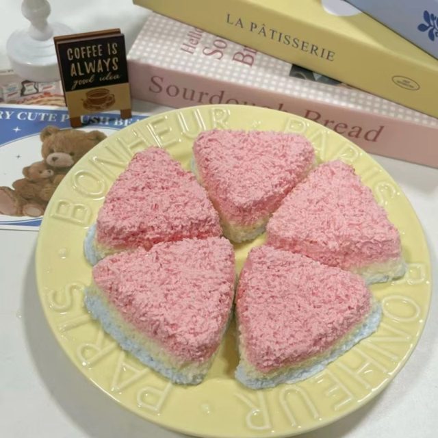 Strawberry Snow Triangle Cake Squishy